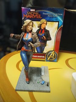Captain Marvel Premiere Statue Limited Edition