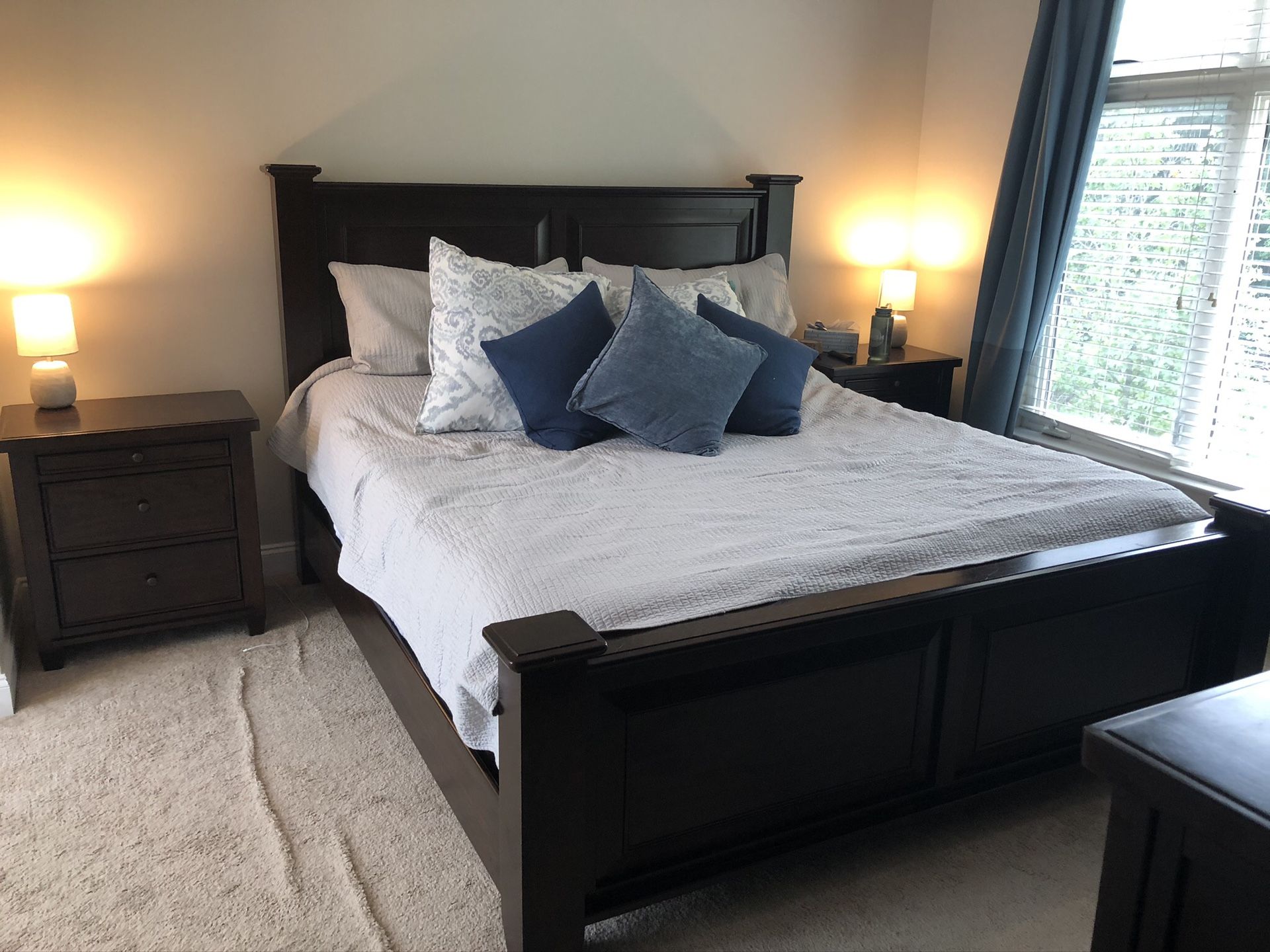 King Bed Set (2 Side Tables, Dresser, Bed Frame)