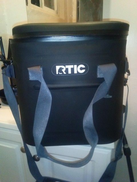 RTIC Soft Pack Cooler Backpack – Excellent Condition – $40