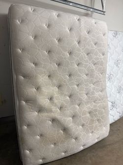 QUEEN SIZE MATTRESS