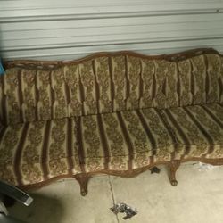 1930s Shell Carved Tuft Vintage Sofa