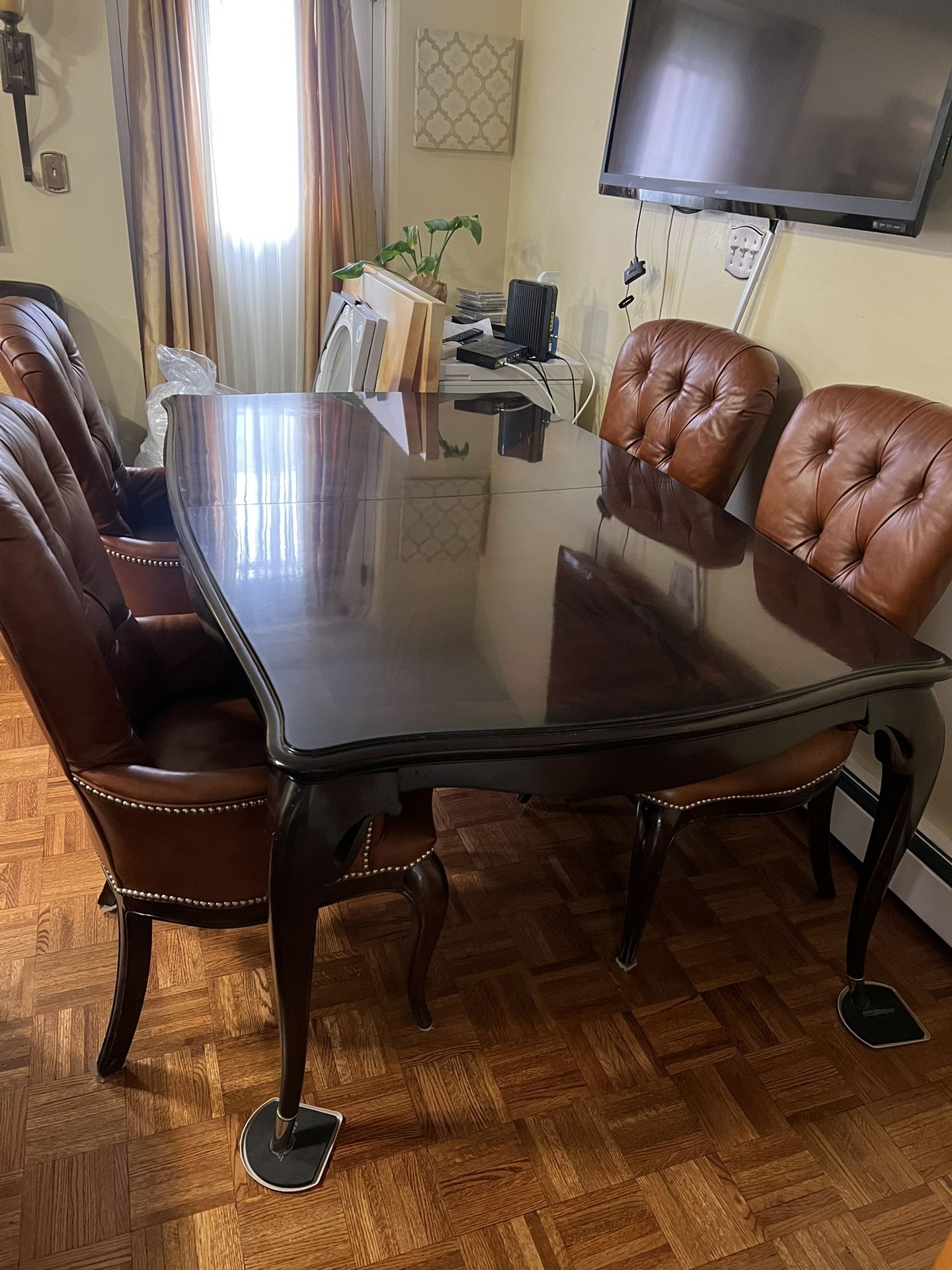 Swaim Luxury Solid Mahogany Dining Table with 6 Chairs – Timeless Elegance