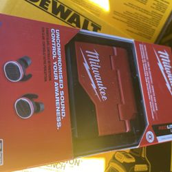 Milwaukee Bluetooth Earbuds 