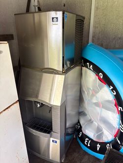 Manitowoc Commercial Ice Machine with Storage Bin – $1400 OBO