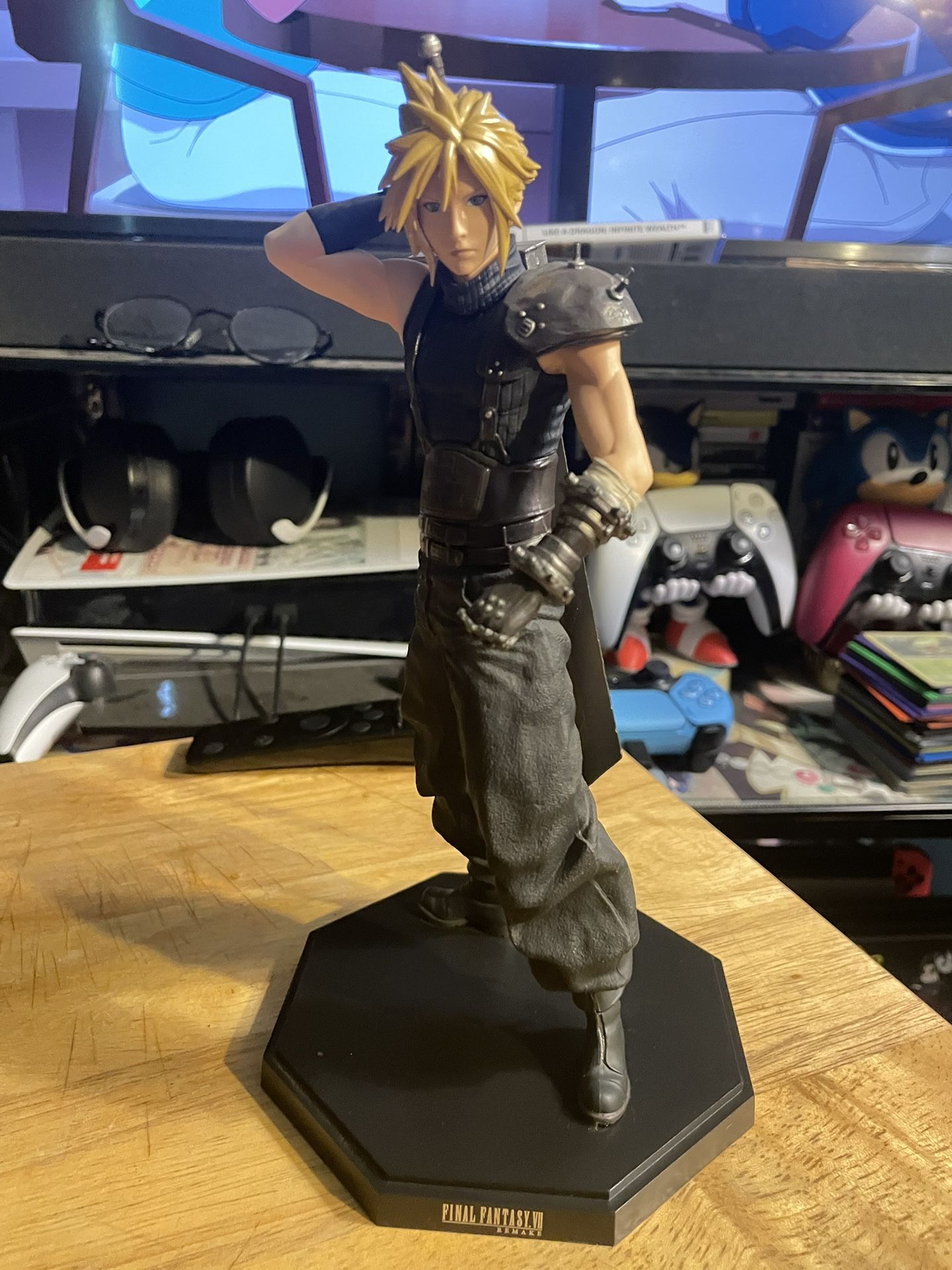 Cloud Statue - Final Fantasy 7 Remake 