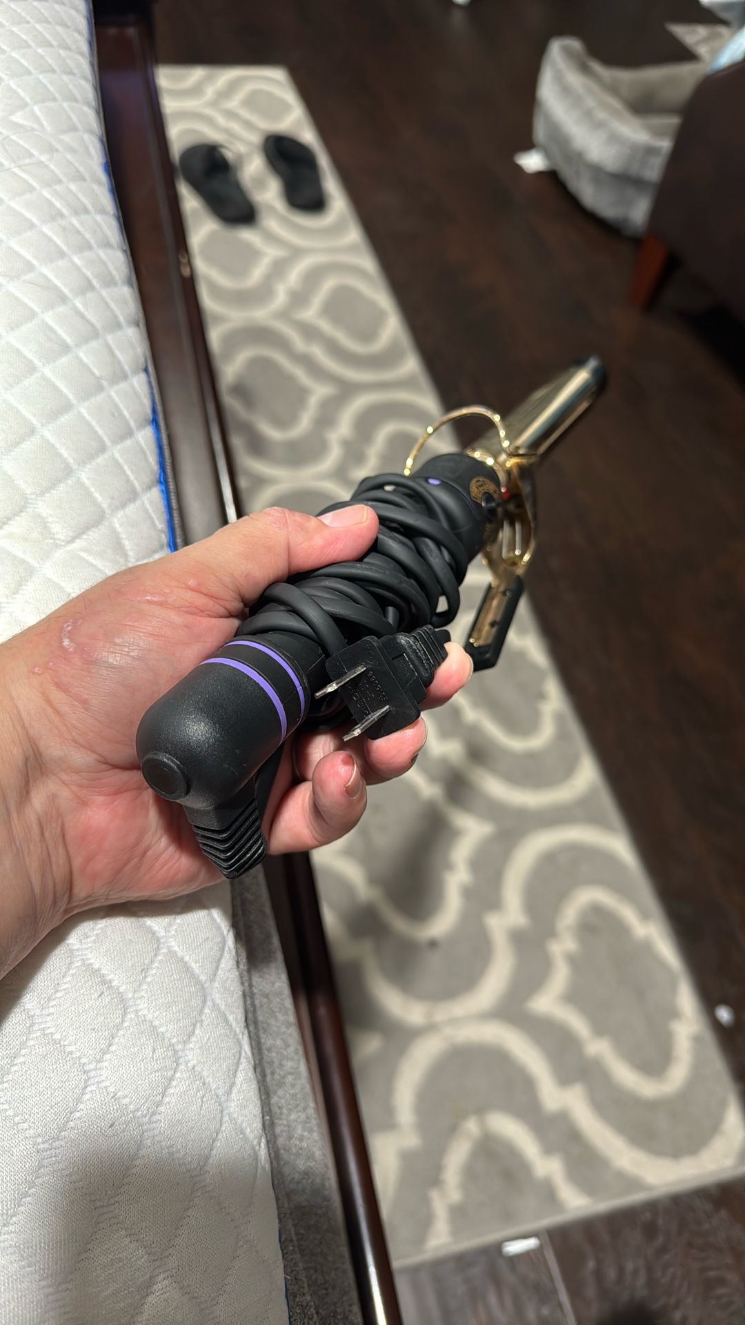 Hot Tools 1" 24K Gold Curling Iron, Model 1110, Adjustable Heat Settings