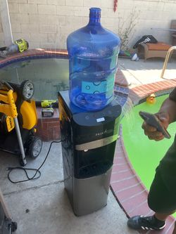 Primo water filtration system with a 5 gallon jug, Pours, cold water and hot water