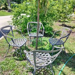 Set of 4 matching authentic vintage Brown Jordan Classic II cast aluminum patio dining chairs.