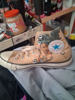 Wonder Woman size 8 Converse Chuck Taylor All Star high-top sneakers