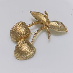 Vintage SARAH COVENTRY BRUSHED GOLD TONE DOUBLE CHERRIES BROOCH 2” Pin