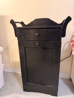 Garbage cabinet