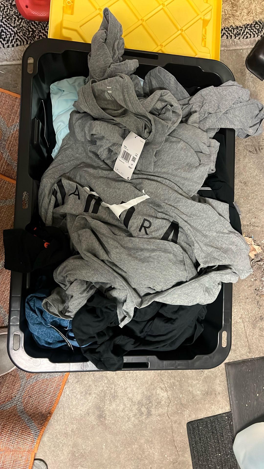 Selling Nike T SHIRTS NEW AND SHIRTS
