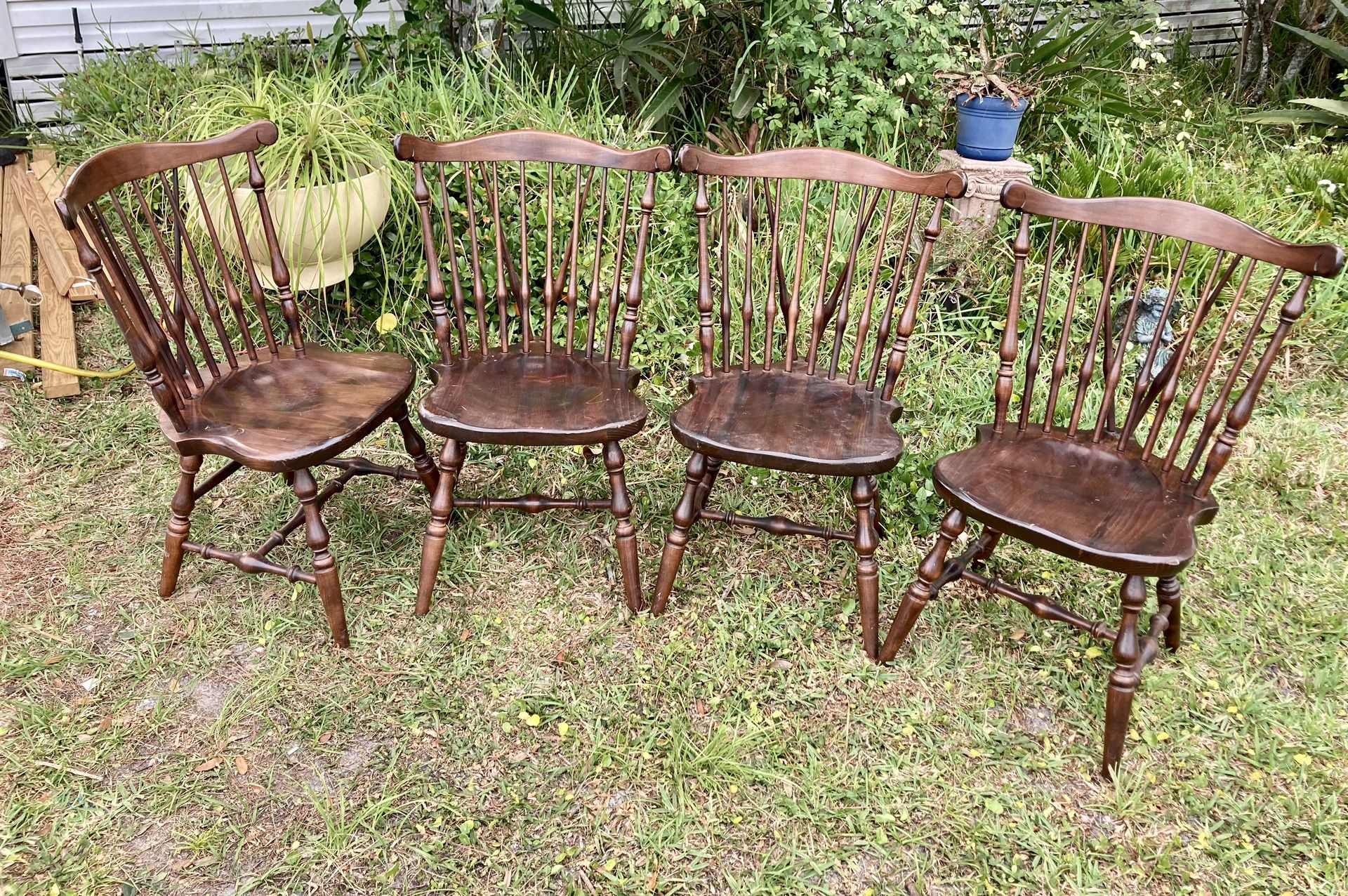 Set of 4 Ethan Allen high back windsor brace back dining chairs