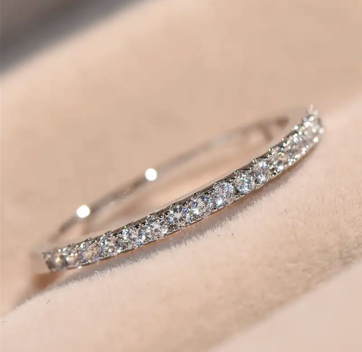 New 18k White Gold Wedding Ring