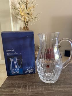 This is a vintage Cristal d'Arques Garanti Bretagne 24% lead crystal water pitcher made in France, featuring fluted sides and a starburst or diamond-c