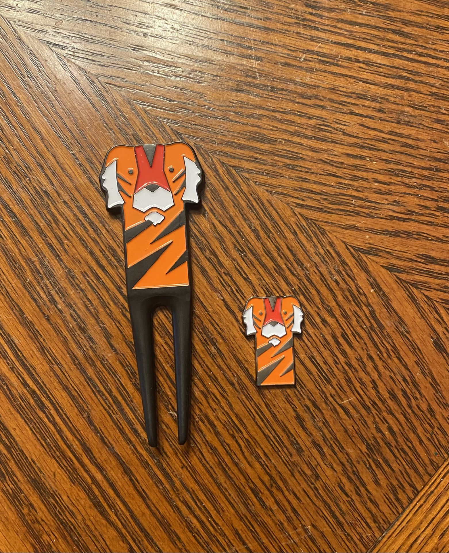 Tiger Divot Tool