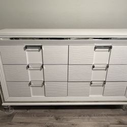 Drawer Dressers 
