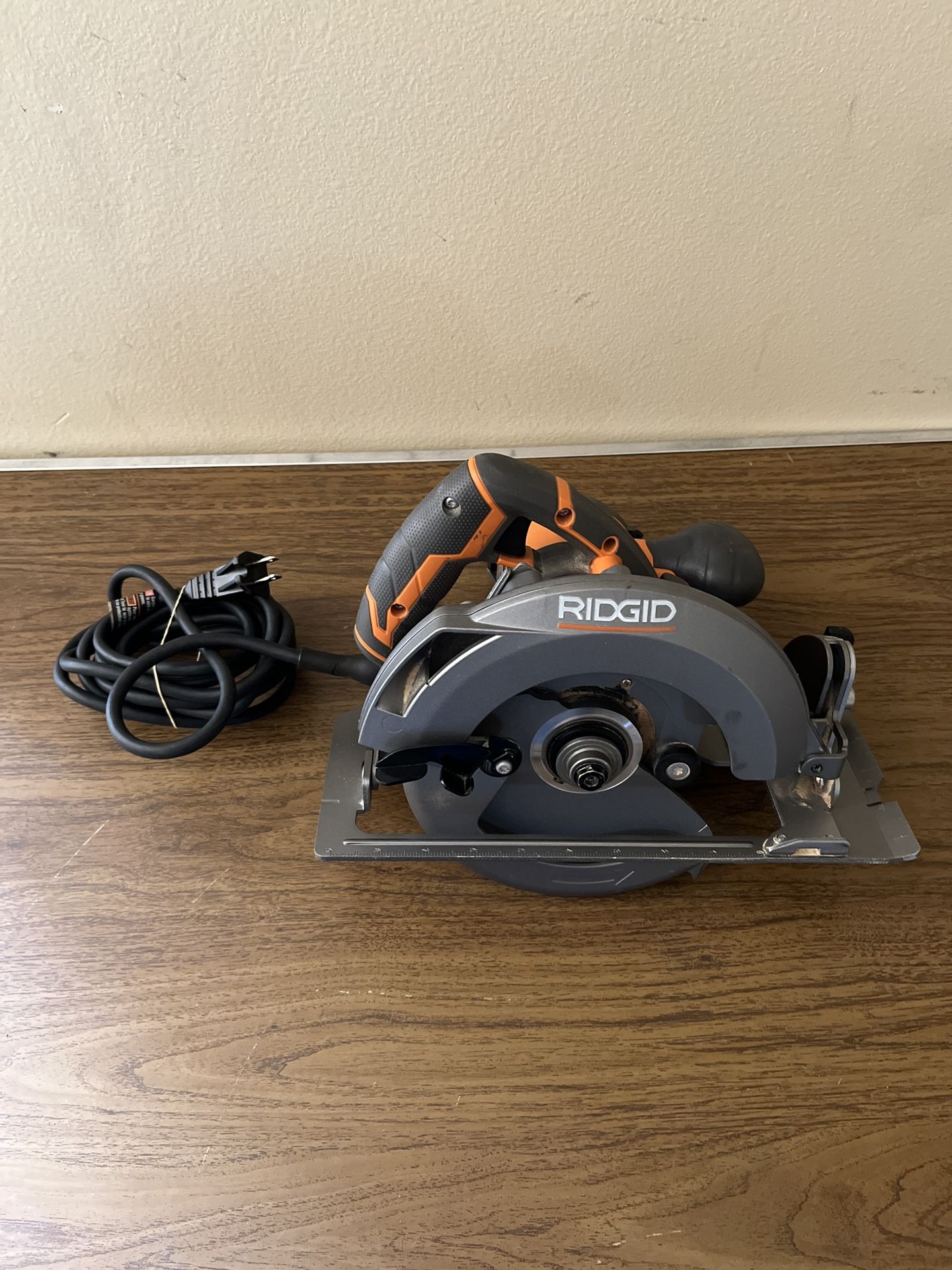 Ridgid 15 Amp 7-1/4 in. Circular Saw R3205