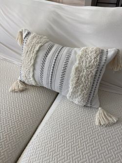 Boho Woven Lumbar Throw Pillow – Cream & Gray with Tassels