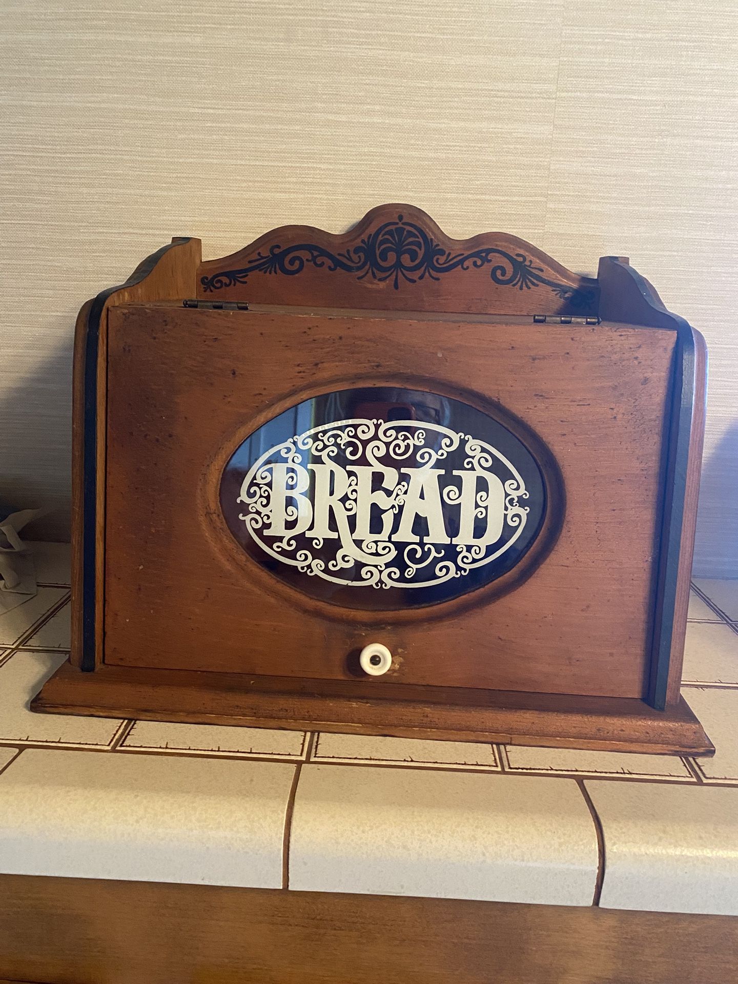 Vintage Wooden Bread Box . Excellent Condition