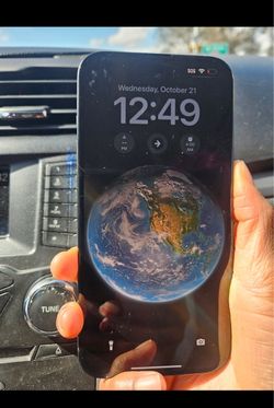 iPhone 16.  Plus