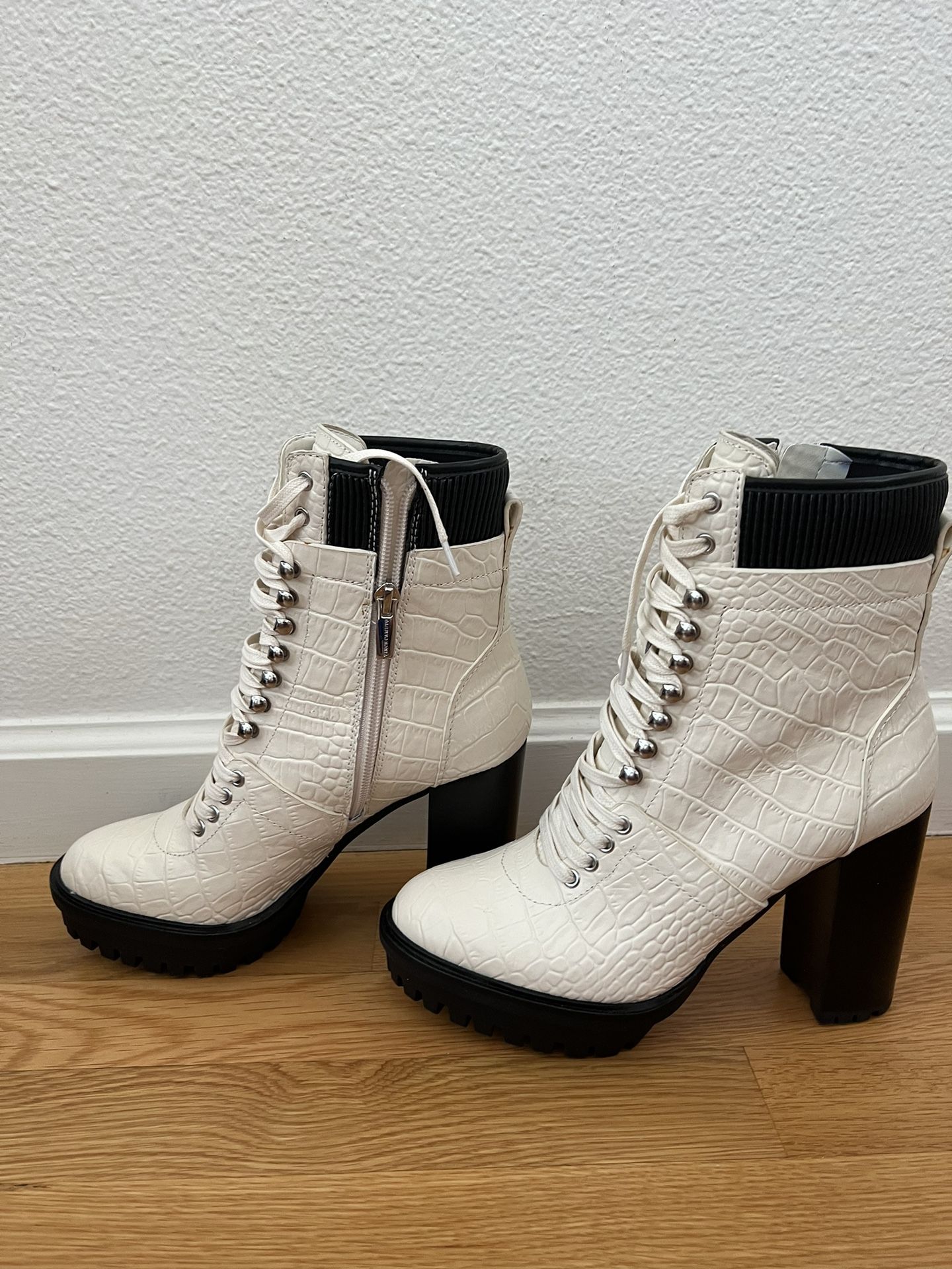 Vince Camuto Ermania Boots sz