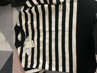 Black N Ivory Sweater Size Medium ( Brand New )