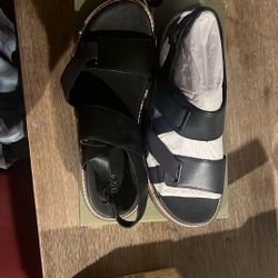 Keen Black Sandles