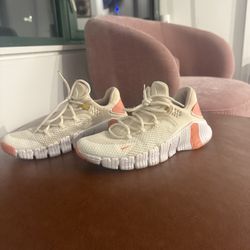 Women’s Size 9 Nike Athletic Sneakers