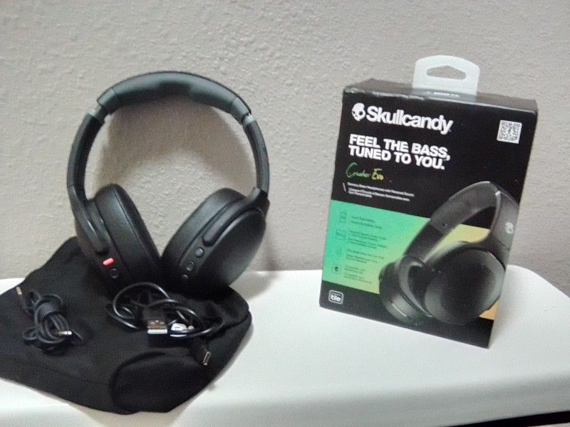 2 Skullcandy Crusher Evo Bluetooth Headphones. 1 New 1 Pre-owned Trade Only