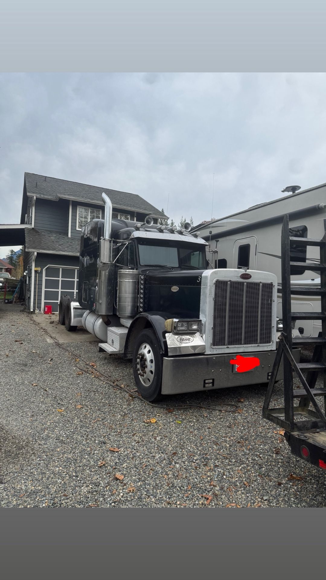 1998 379 Peterbilt extended hood.