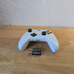 Microsoft.  Xbox Wireless Controller Robot White  (without box) 