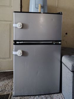 Mini fridge