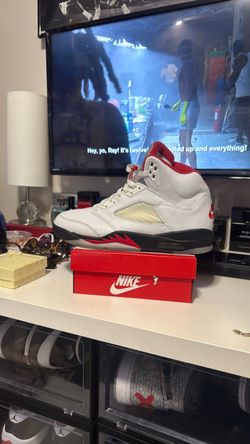 Air Jordan 5 Fire Red Sneaker Chicago