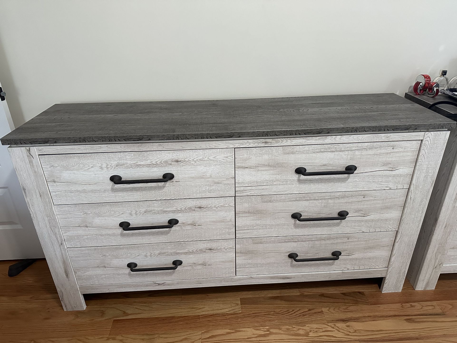LIKE NEW BOBS FURNITURE SAVANNAH 6 DRAWER DRESSER
