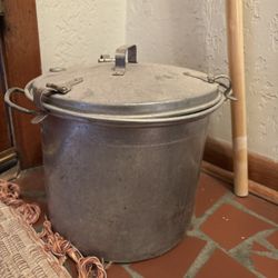 1930’s 8qt Pressure Cooker