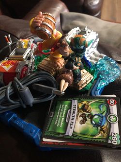 Skylanders Superchargers Wii U with some items for the game