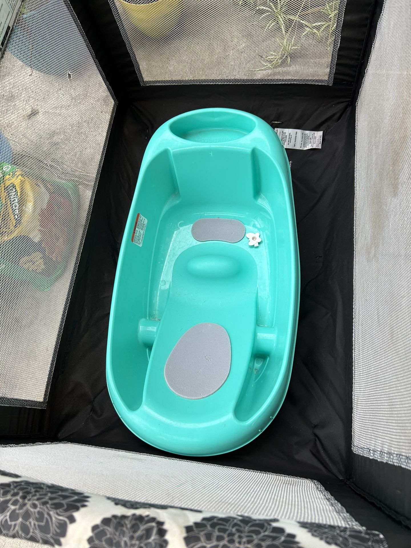 Play pen And Baby Bath Tub
