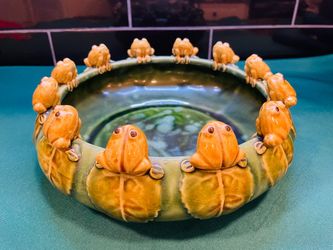 Vintage ceramic hand made bowl/vessel featuring frogs/lily pads