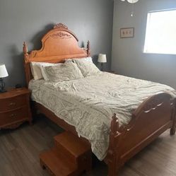 Queen Size Red Oak Bedroom Set
