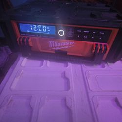 Milwaukee PackOut Job Site Radio Cooler And Cabinet Box