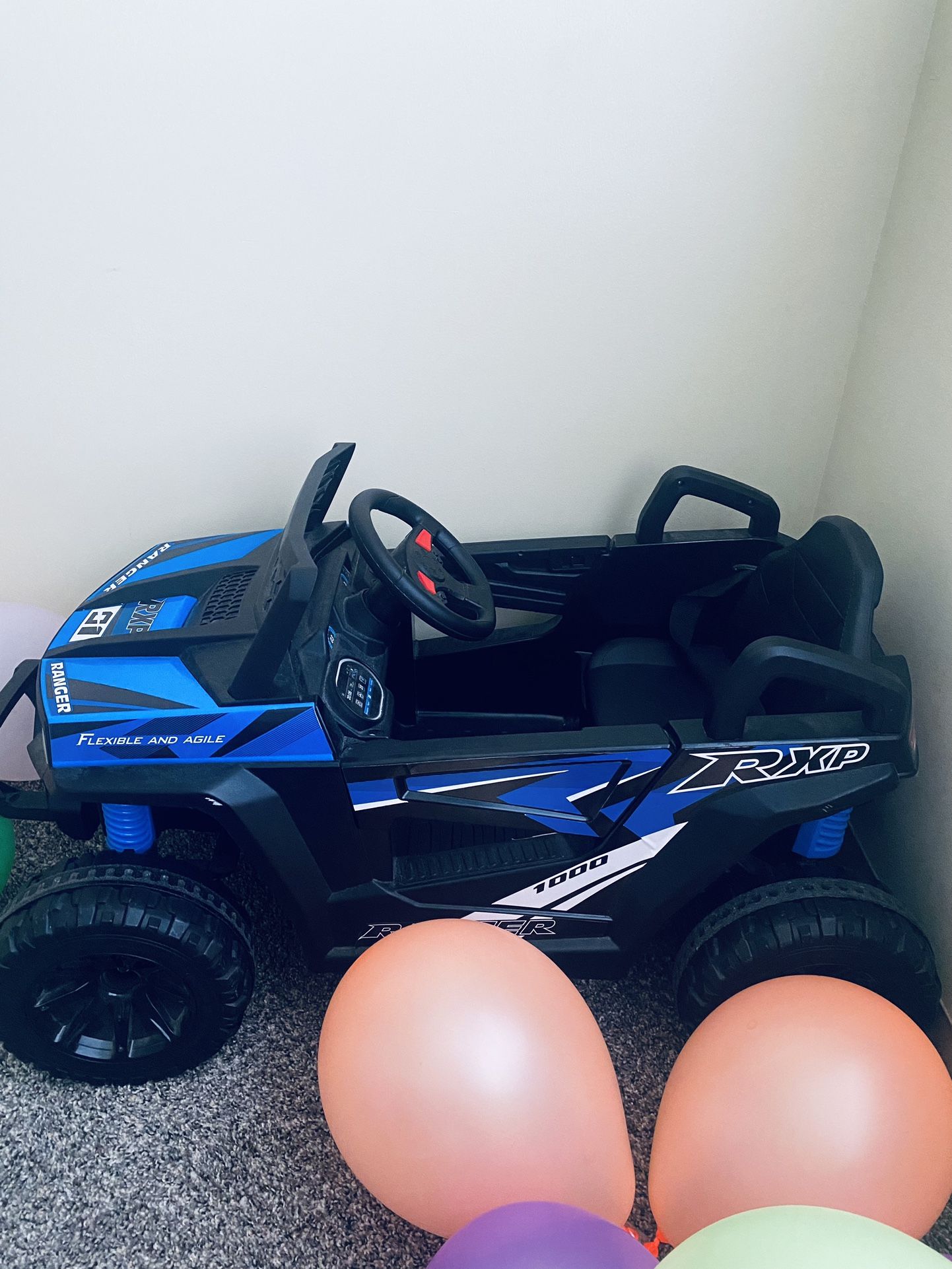 TOBBI Kids Ride on UTV, 12V BatteryPoweredTruck with LED Headlights, Horn