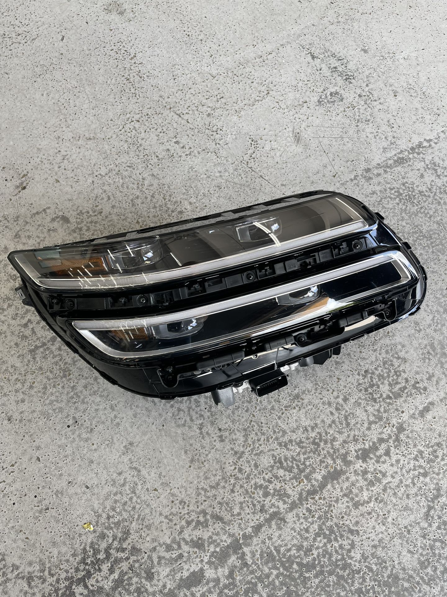 2021 - 2024 Genesis GV80 Passenger Right Headlamp Part# 92101 - T6020 Oem New