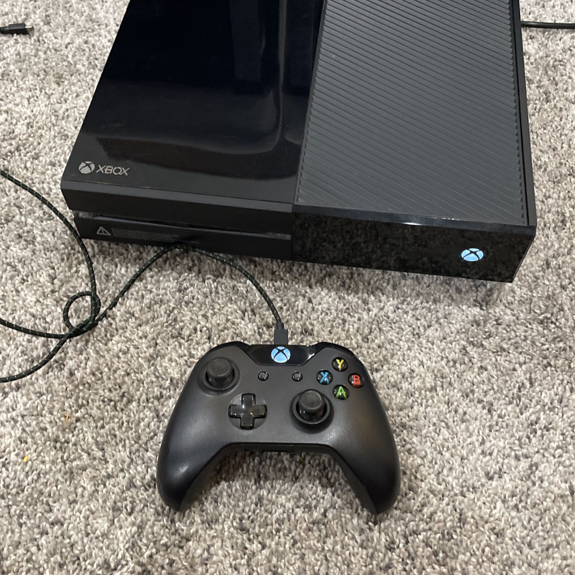 Xbox One With Kinect Two Controllers Great Condition. 