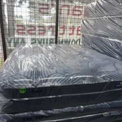 QUEEN SIZE SERTA PERFECT SLEEPER MATTRESS & BOX SPRING BED SET