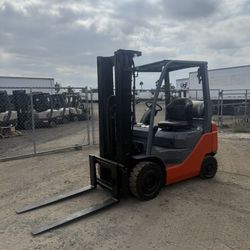 Forklift 