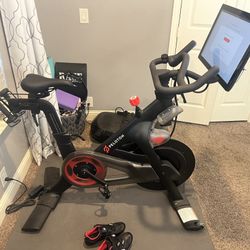 Peloton Bike (Excellent Condition) + Screen + Extras — Less Than 500 Miles