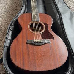Taylor AMERICAN DREAM 22e  Electric Acoustic Guitar . 