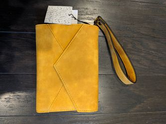 New wristlet wallet