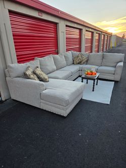 *Free delivery* Gray tweed woven 4 piece big sectional couch studded metal pillows couch only